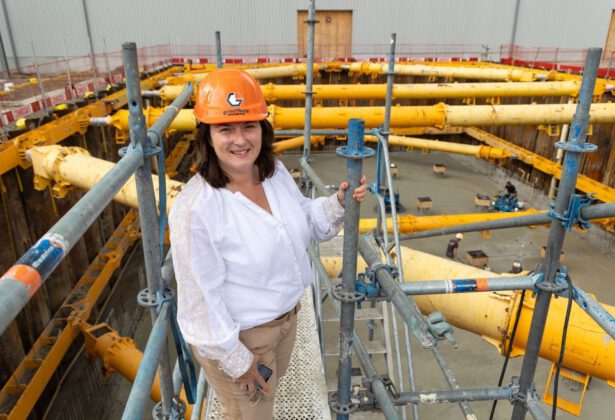 Directeur Genemuidens bouwbedrijf kijkt kunst van delegeren af bij Mozes
